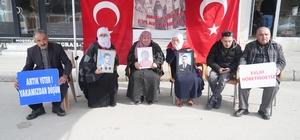 Muş'ta evlat nöbeti devam ediyor