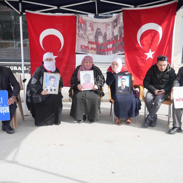 Muş'ta evlat nöbeti devam ediyor