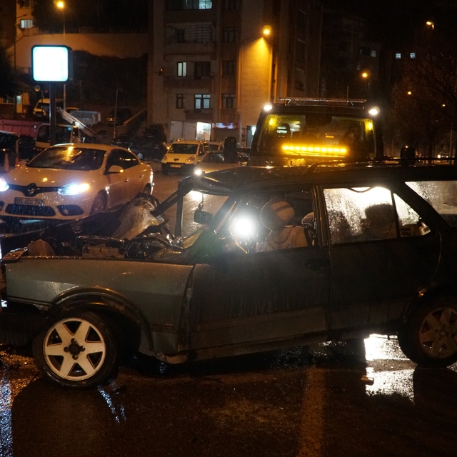 Gümüşhane'de iki otomobil çarpıştı; 1 ölü, 3 yaralı