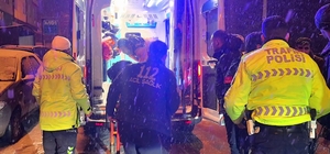 Kar yağışı kazayı beraberinde getirdi: Motokurye yaralandı
Yaralı motokurye...
