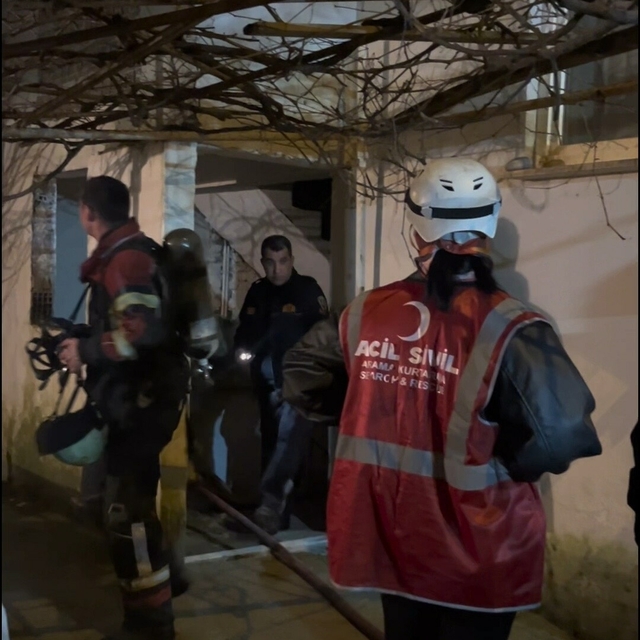 Aydın'da ev sahibi çıkan yangında dumandan etkilendi