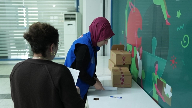 Düzce'de çölyak hastalarına özel koli dağıtıldı