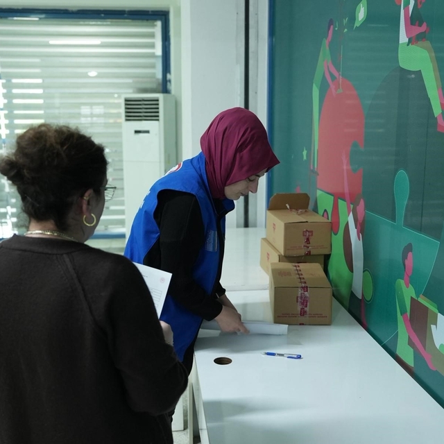 Düzce'de çölyak hastalarına özel koli dağıtıldı