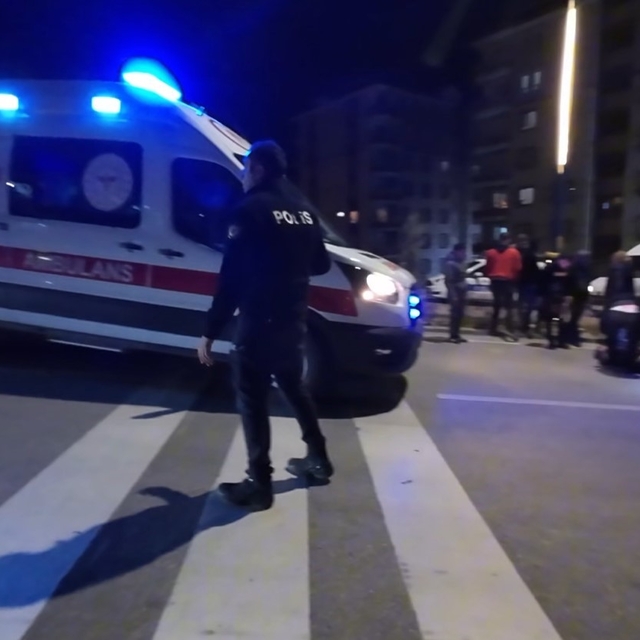 Kavga ettiği kişiye otomobille çarptı: 1 yaralı