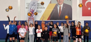 Tomarza'da voleybol kursları Ramazan'da da hız kesmiyor