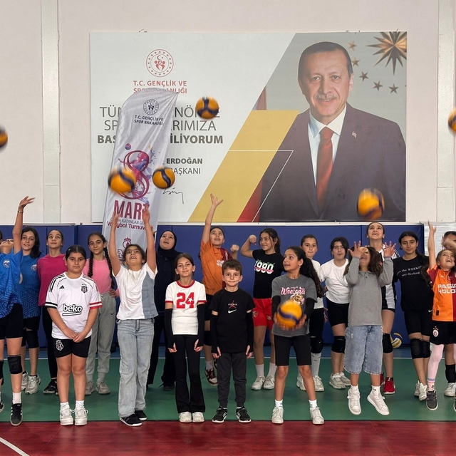 Tomarza'da voleybol kursları Ramazan'da da hız kesmiyor