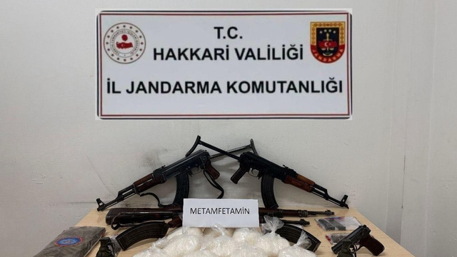 Hakkari'de 5 kilo metamfetamin ile silah ve mühimmat ele geçirildi