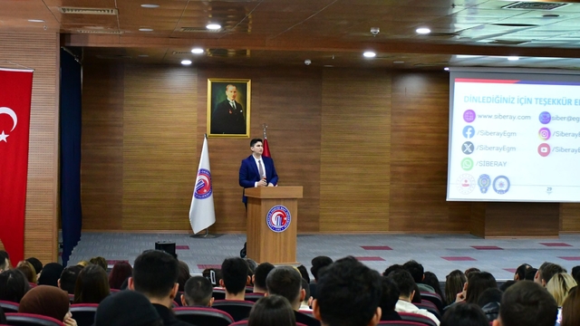Biga'da üniversite öğrencilerine siber suç ve IBAN güvenliği yöntemleri anlatıldı
