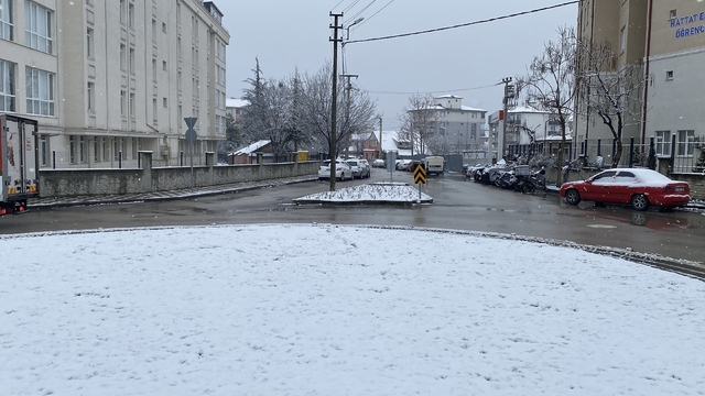 Bolu'da kar yağışı etkisini sürdürüyor