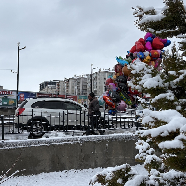 Sivas'ta kar yağışı; 432 yerleşim yeri ulaşıma kapandı