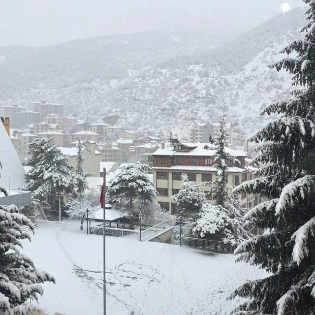 Gümüşhane'de kar nedeniyle 193 köy yolu ulaşıma kapandı