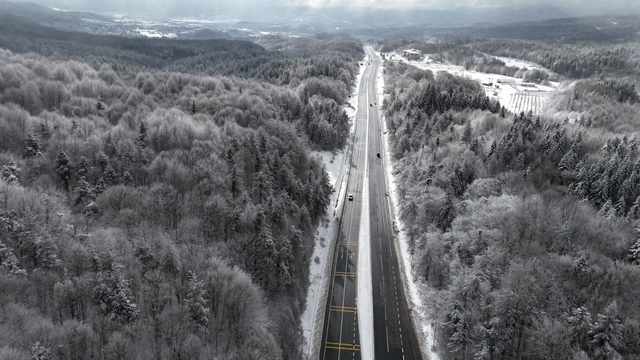 Karla kaplı Bolu Dağı dron ile görüntülendi