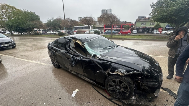 BMW ile ölümden döndü, milyonluk otomobil hava yastığı açmadı
Lüks otomobili hava yastığı açmadı, BMW'yi dava etti