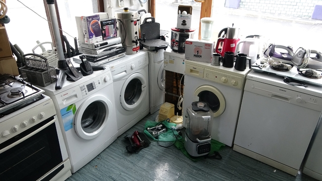 Tamir için bıraktılar bir daha geri almadılar
Trabzon'da elektrikli ev aletleri ve beyaz eşya servislerine arıza tamiri için bırakılan cihazlar tamircilerin depolarını doldurdu