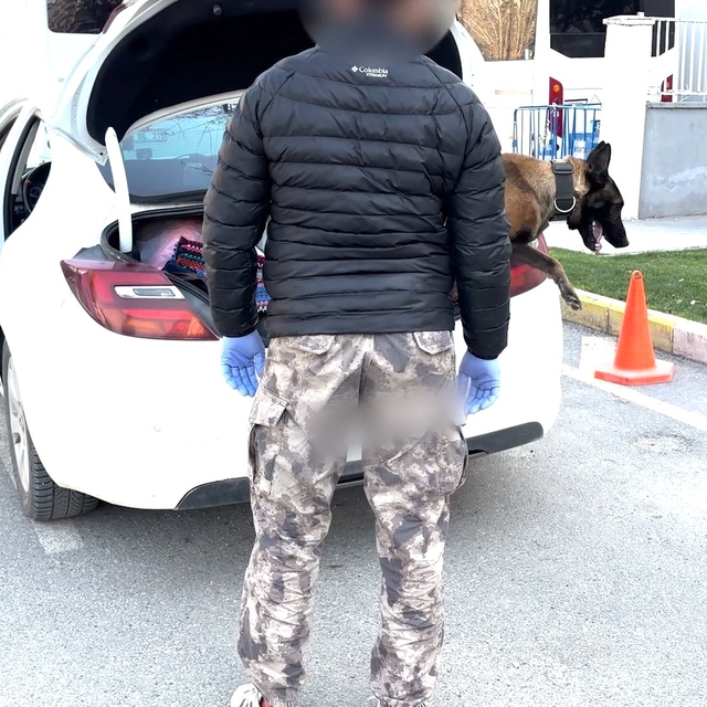 Aracında 50 kilo uyuşturucuyla yakalanan şüpheli tutuklandı