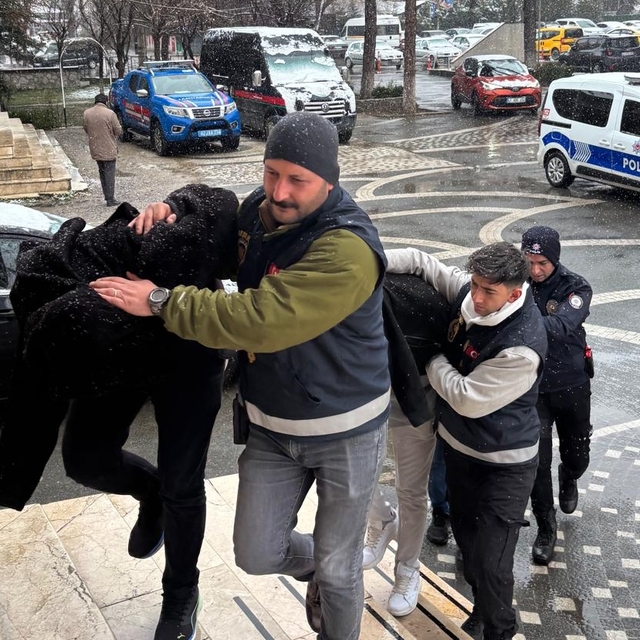 Konya'da sahte altın satmaya çalışan 3 şüpheli tutuklandı