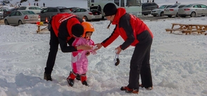 JAK şehit ve gazi çocuklarına kayak eğitimi verdi