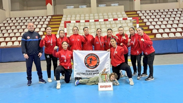 Eskişehir'deki liseden Hentbol Gençler Türkiye Şampiyonası'nda önemli başarı