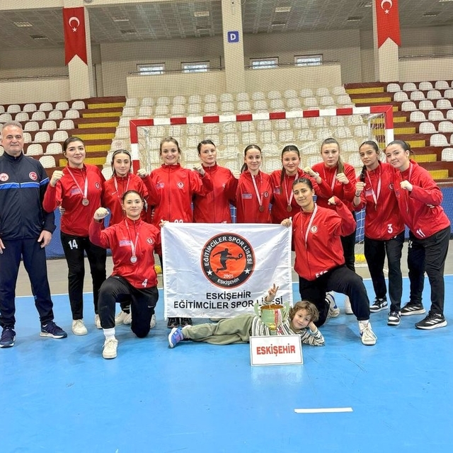 Eskişehir'deki liseden Hentbol Gençler Türkiye Şampiyonası'nda önemli başar...