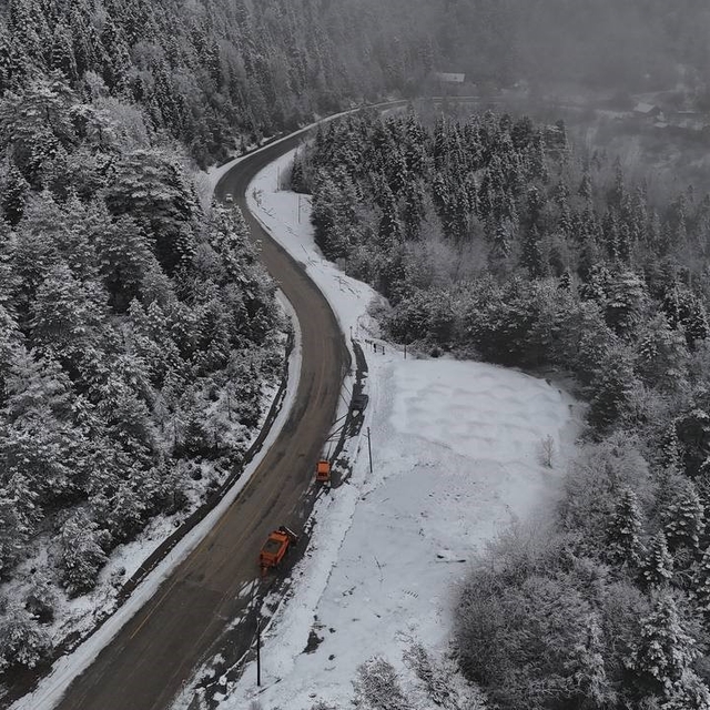 Karabük-Bartın kara yolunda bulunan 1030 rakımlı Ahmet Usta geçidi yeniden...