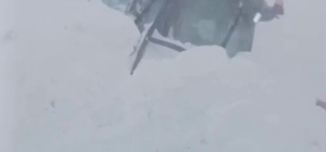 Sahara Geçidi'nde çığ: Kurtarma ekipleri de mahsur kaldı