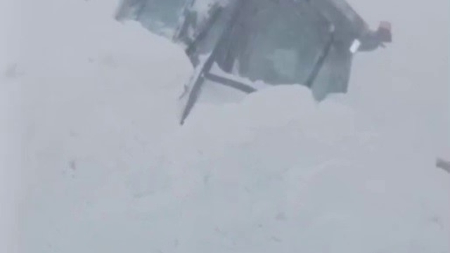 Sahara Geçidi'nde çığ: Kurtarma ekipleri de mahsur kaldı