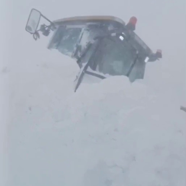 Sahara Geçidi'nde çığ: Kurtarma ekipleri de mahsur kaldı