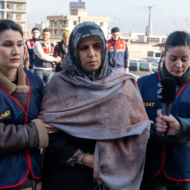 Miras işlemleri 17 yıllık cinayeti ortaya çıkardı
17 yıl önce kaybolan kadı...