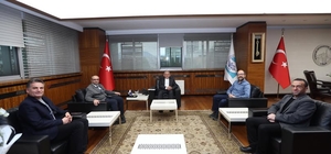 Büyükşehir Belediye Başkanı Büyükkılıç, akademisyenleri makamında ağırladı