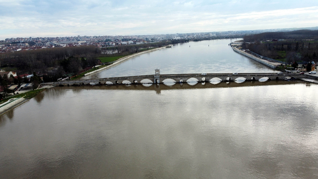 Edirne'de nehirlerin debileri düşüyor