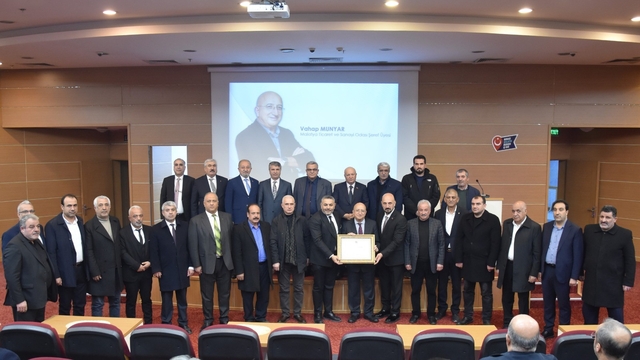 Malatya TSO'dan Vahap Munyar'a "Şeref Üyeliği Beratı"