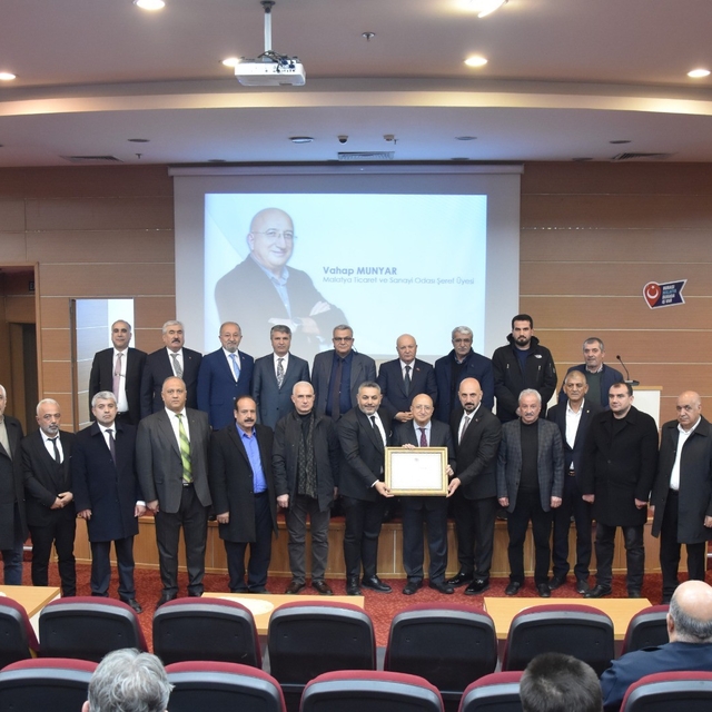 Malatya TSO'dan Vahap Munyar'a "Şeref Üyeliği Beratı"