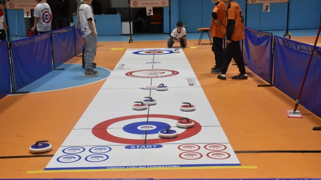 Yıldız Erkekler Floor Curling'de Osmanköy Ortaokulu birinci oldu