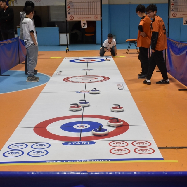 Yıldız Erkekler Floor Curling'de Osmanköy Ortaokulu birinci oldu