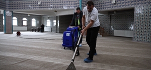 Zonguldak'ta camilerde Ramazan temizliği