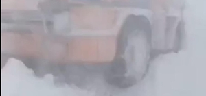 2 bin 540 rakımlı Sahara Geçidi'ne çığ düştü, iş makineleri kar altında kaldı