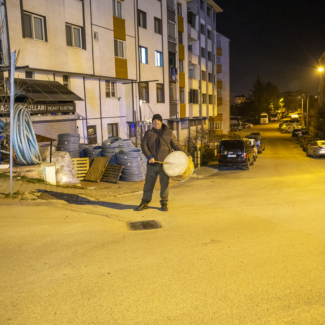 Dede mesleği ramazan davulculuğunu baba oğul yaşatıyor