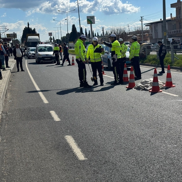 İzmir'de otomobilin çarptığı kadın hayatını kaybetti