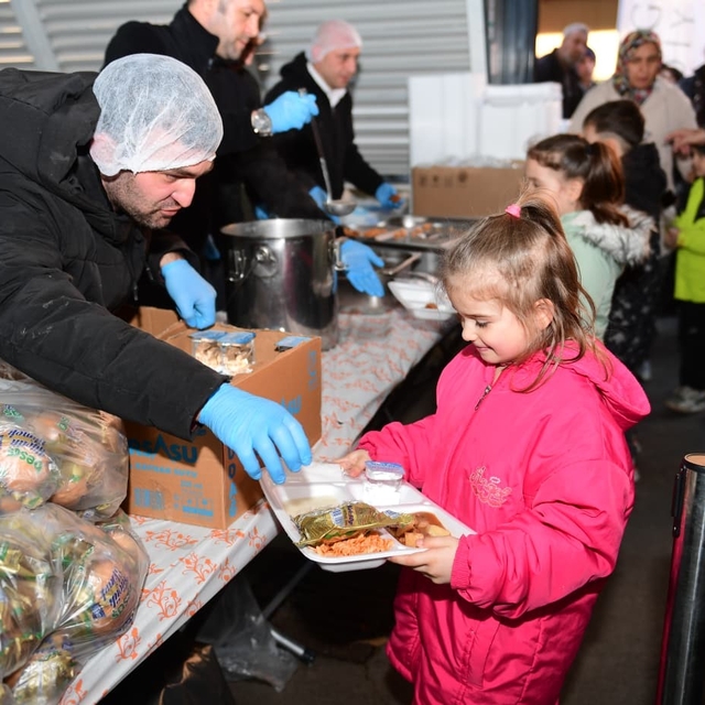 Osmangazi'de gönülleri buluşturan iftar programı
Başkan Aydın'dan Çiftehavu...