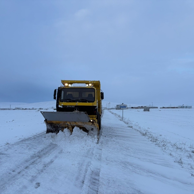 Kayseri'de yoğun kar nedeniyle kapanan 195 mahalle yolu ulaşıma açıldı