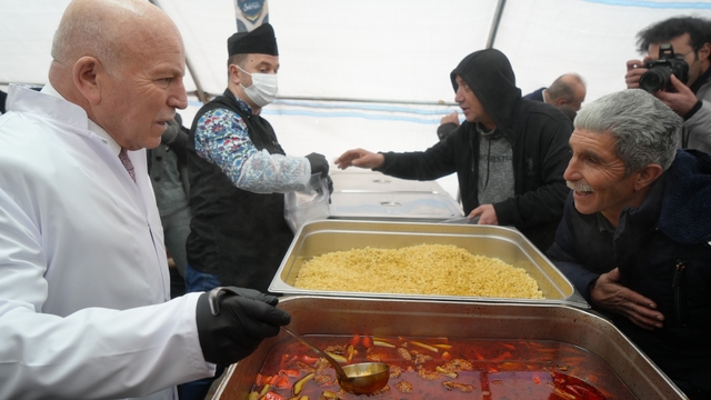 Büyükşehir'den 5 bin aileye Ramazan desteği