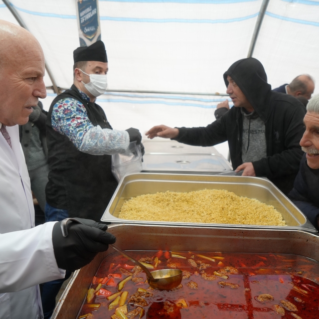 Büyükşehir'den 5 bin aileye Ramazan desteği