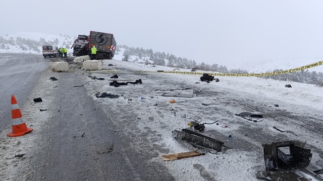 Sivas'ta feci kaza: 1 ölü, 2 yaralı