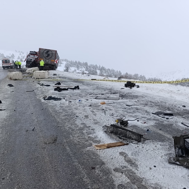 Sivas'ta feci kaza: 1 ölü, 2 yaralı