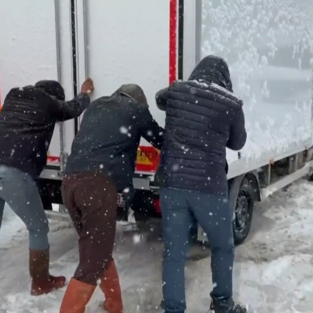 Erzincan'da kardan 516 köy yolu ulaşıma kapandı