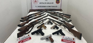 Kepez'de ruhsatsız 21 silah ele geçirildi