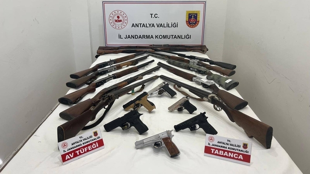 Kepez'de ruhsatsız 21 silah ele geçirildi
