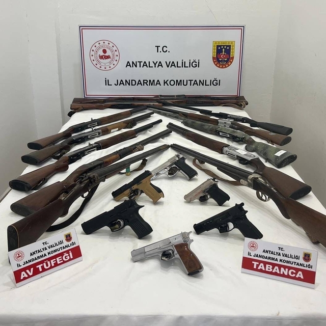 Kepez'de ruhsatsız 21 silah ele geçirildi