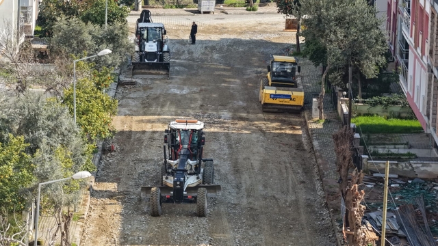 Büyükşehir'in yol yenileme çalışmaları sürüyor