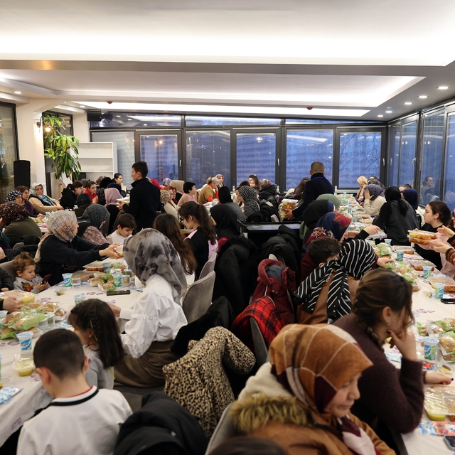 Başkan Yalçın gönül sofrasında vatandaşlarla iftar açtı